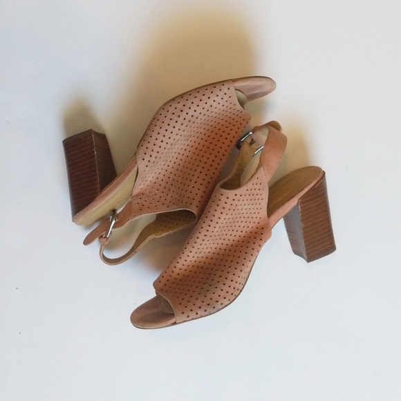 Adam Tucker Shoes - 🌵Adam Tucker leather chunky heel size 7.5